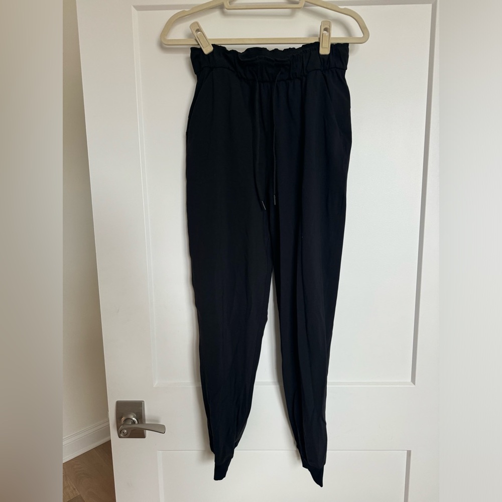 Black Lululemon joggers ￼